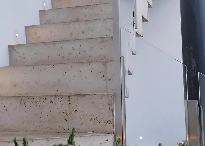 Corredera Travel 5 *